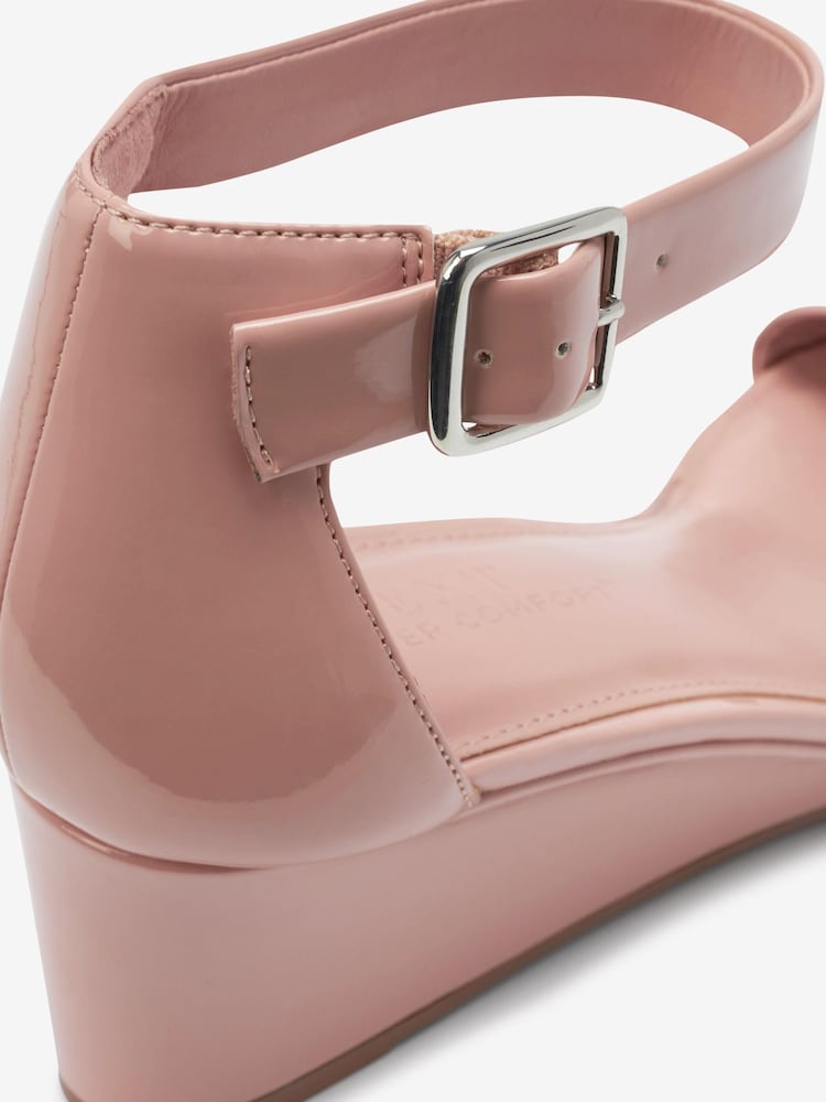 Nude - Forever Comfort® niedrige Keilabsatzschuhe mit Schnalle am Knöchel - Bild 6 von 6 Nude - Forever Comfort® niedrige Keilabsatzschuhe mit Schnalle am Knöchel - Bild 6 von 6
