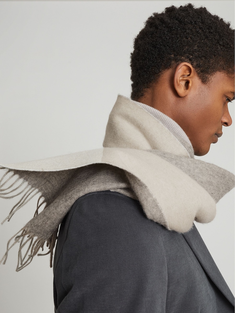 Reiss Oatmeal Galvin Wool Cashmere Blend Scarf - Image 3 of 3