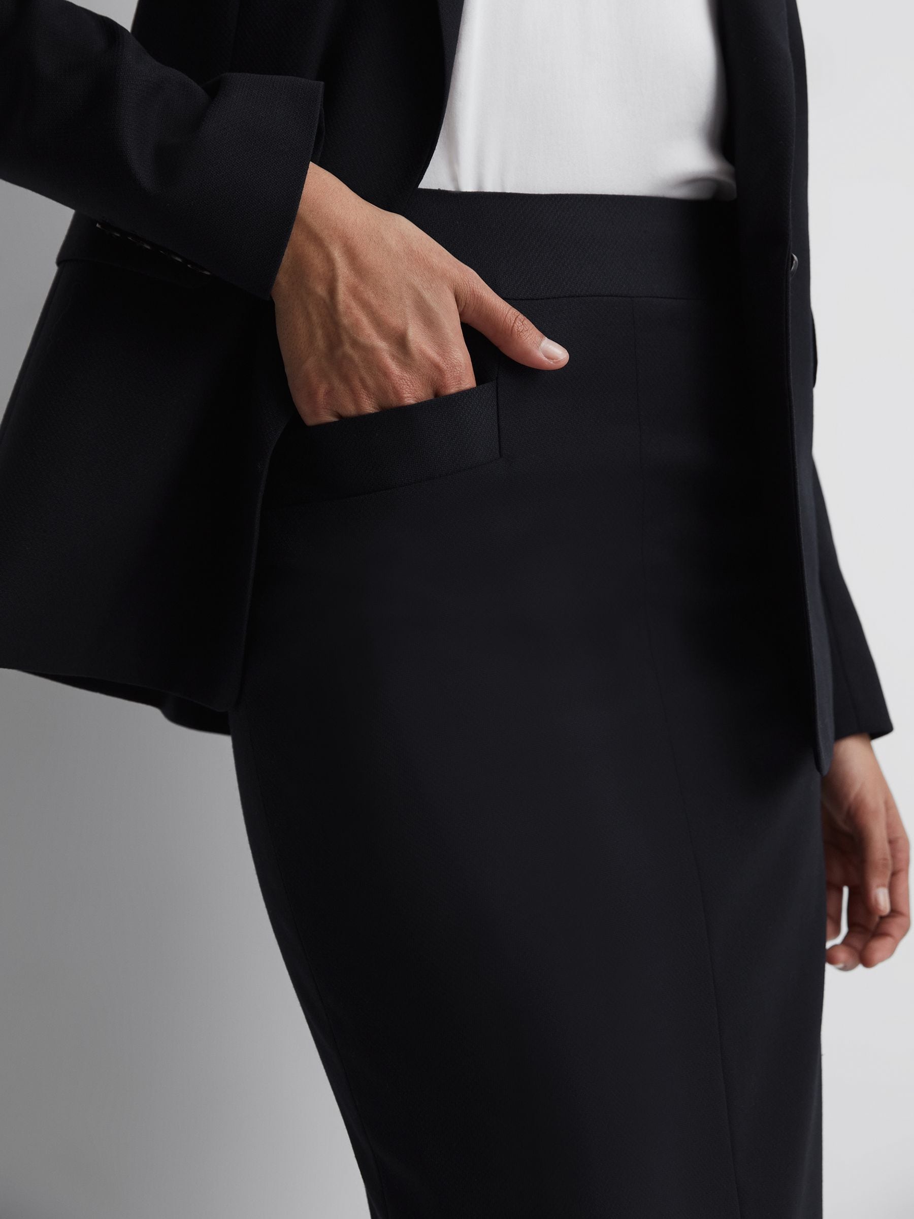 【海外限定】REISSスカート☆Navy Haisley Tailored Pencil Skir REISS Haisley Tailored Pencil Skirt in Navy | endource