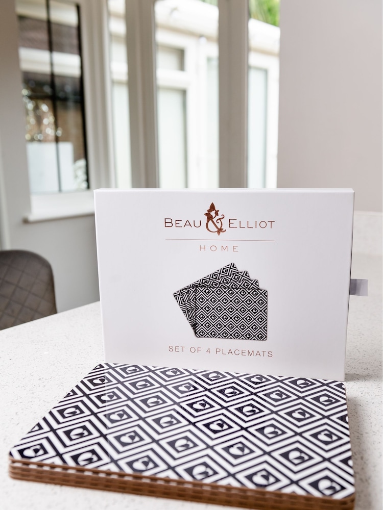 Beau And Elliot Set of 4 Monochrome Monochrome Tile Placemats - Image 2 of 5