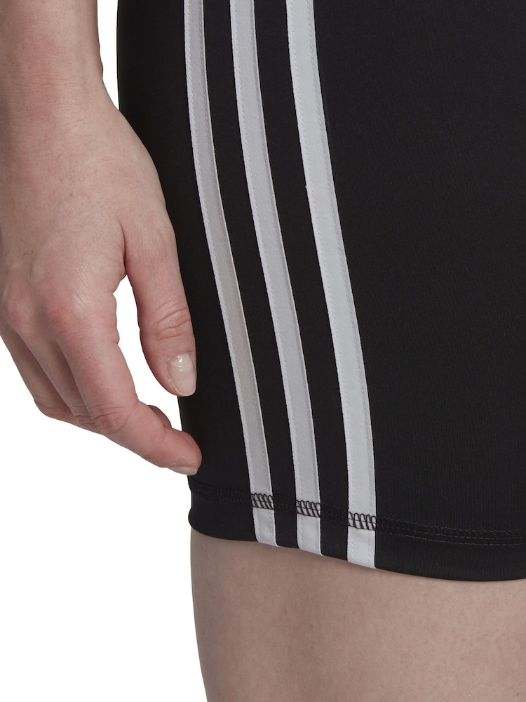 Leggings cortos básicos de tiro alto para entrenar con diseño de 3 bandas de adidas - Imagen 8 de 8 Leggings cortos básicos de tiro alto para entrenar con diseño de 3 bandas de adidas - Imagen 8 de 8