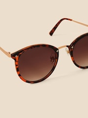 Accessorize Metal Bridge Round Preppy Sunglasses - Imagen 3 de 3