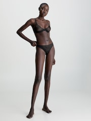 Calvin Klein Transparenter Tanga aus Marquisette-Spitze - Bild 4 von 5