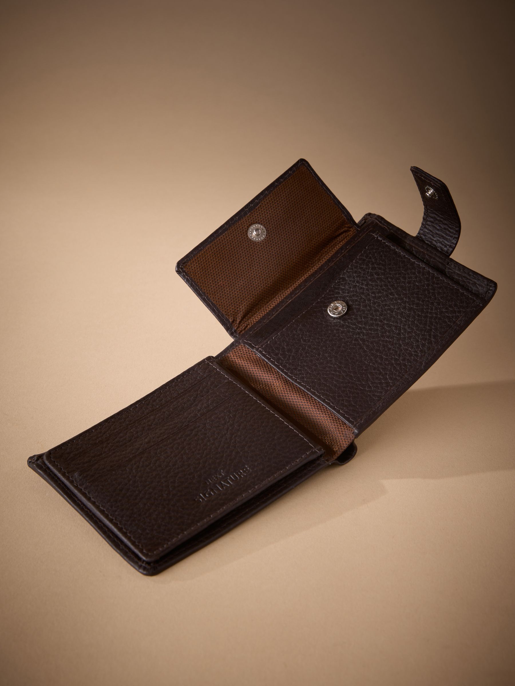 『Hollywood Wallet BROWN』 Johnny Black Bavaria Brown Leather Wallet | Brown | W76F – Luggage Man
