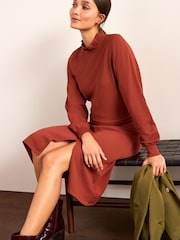 Rostbraun - Pullover-Strickkleid mit Kräuselkragen - Bild 1 von 5