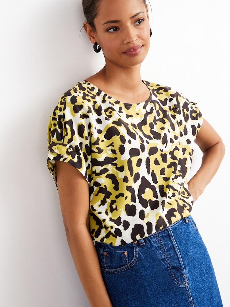 Olivgrün/Animalprint - Kastenförmiges T-Shirt - Bild 1 von 4 Olivgrün/Animalprint - Kastenförmiges T-Shirt - Bild 1 von 4