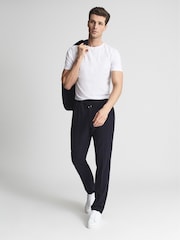 Pantalones elásticos de punto y corte slim Flexo de Reiss - Imagen 1 de 6