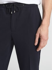 Pantalones elásticos de punto y corte slim Flexo de Reiss - Imagen 4 de 6