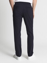 Pantalones elásticos de punto y corte slim Flexo de Reiss - Imagen 5 de 6