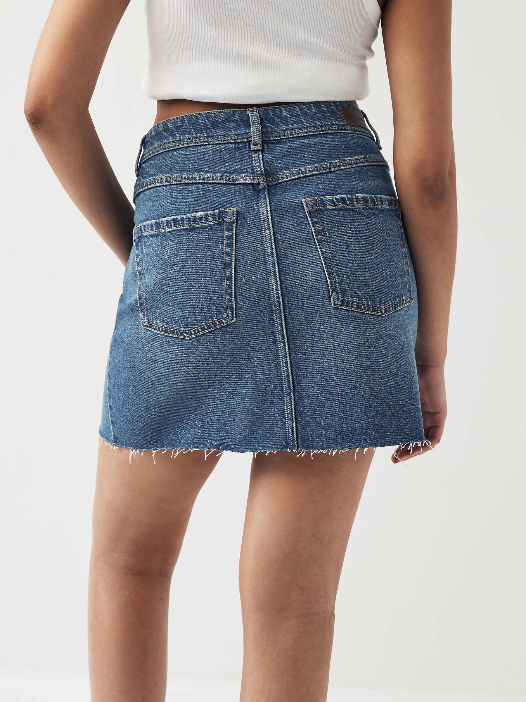 Przeglądaj Jasnoniebieski - Hourglass Denim Mini Skirt from