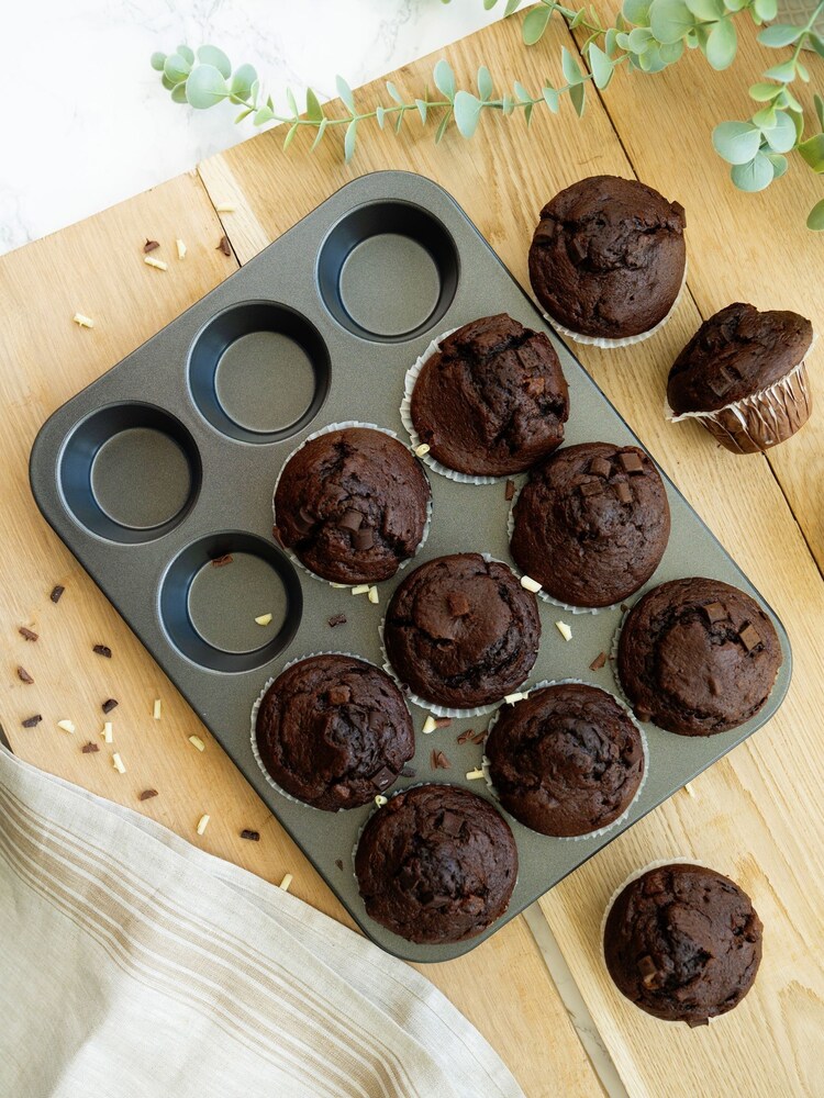 Luxe Grey 12 Cup Muffin Pan - Image 2 of 3