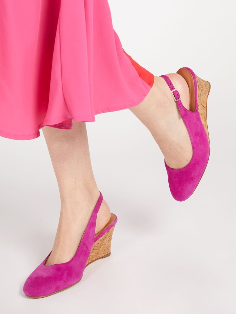 Hot Pink - Jones Bootmaker – Zahra – Lederschuhe mit Keilabsatz - Bild 1 von 6 Hot Pink - Jones Bootmaker – Zahra – Lederschuhe mit Keilabsatz - Bild 1 von 6