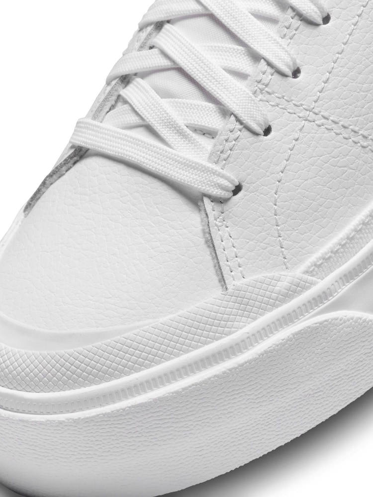 Weiß - Nike Court Legacy Lift Turnschuhe mit Plateausohle - Bild 8 von 8 Weiß - Nike Court Legacy Lift Turnschuhe mit Plateausohle - Bild 8 von 8
