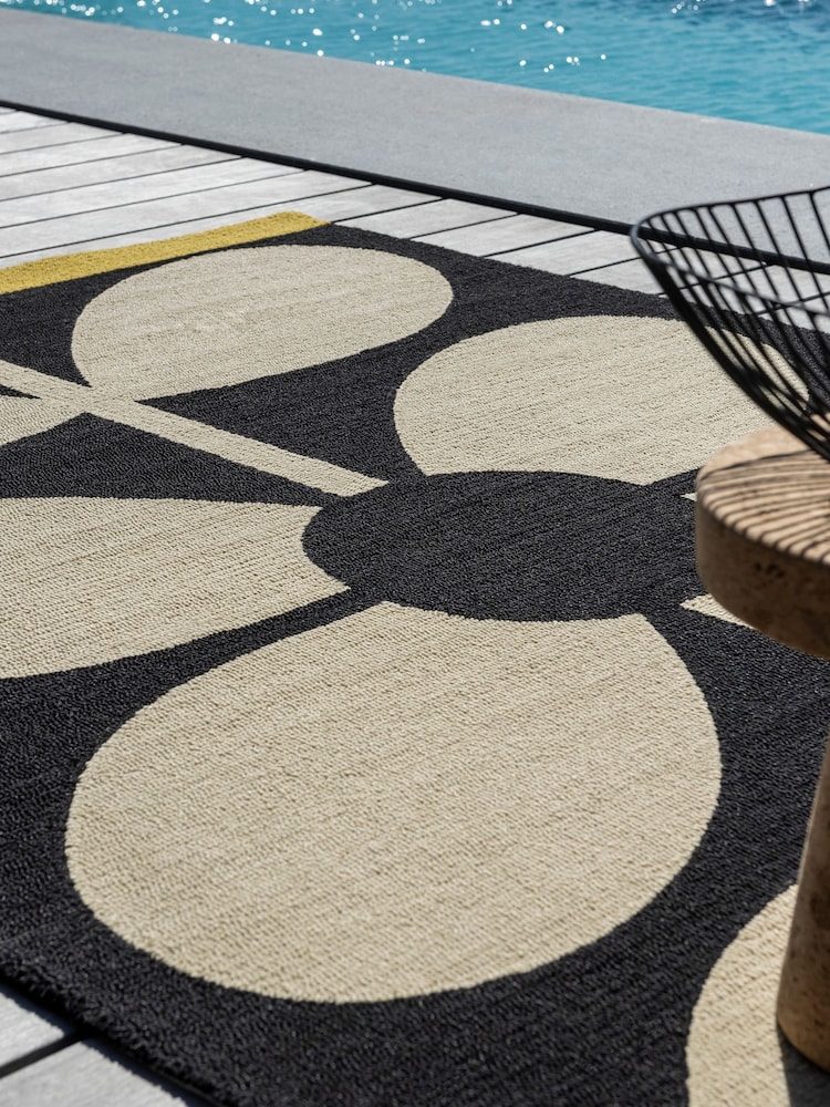 Orla Kiely Black Giant Sixties Stem Outdoor Rug - Image 2 of 4