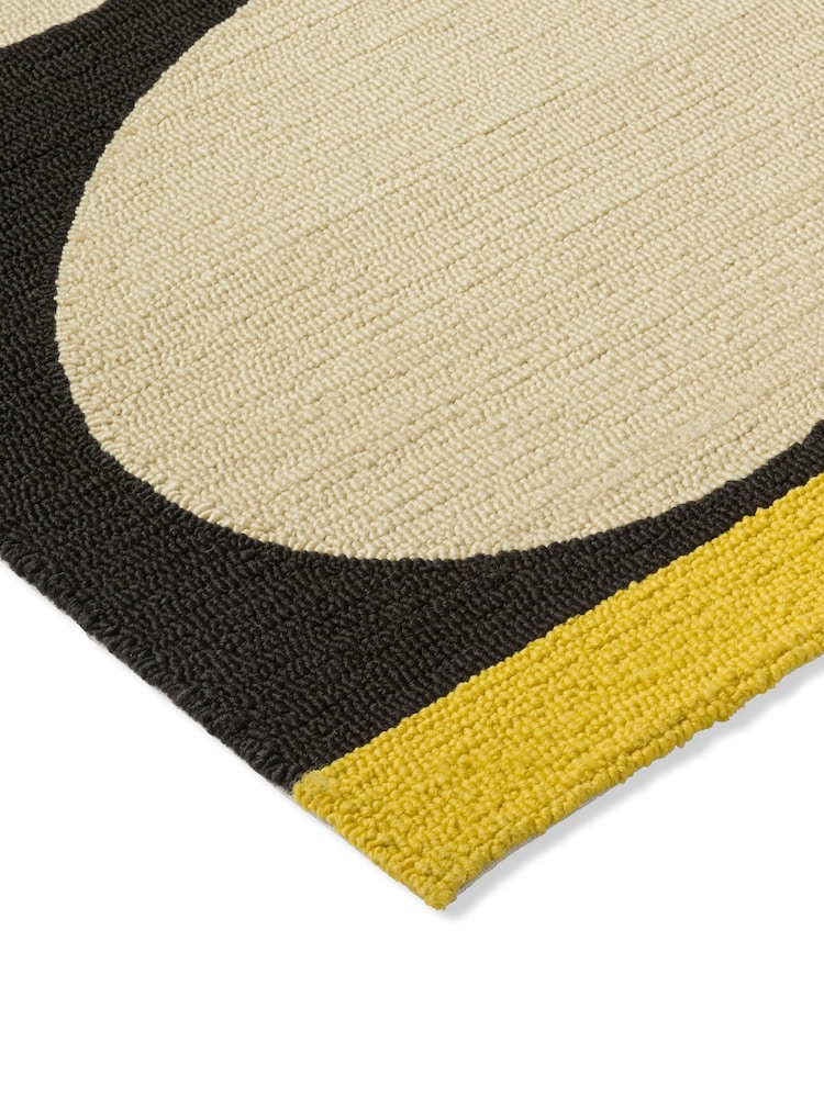 Orla Kiely Black Giant Sixties Stem Outdoor Rug - Image 4 of 4