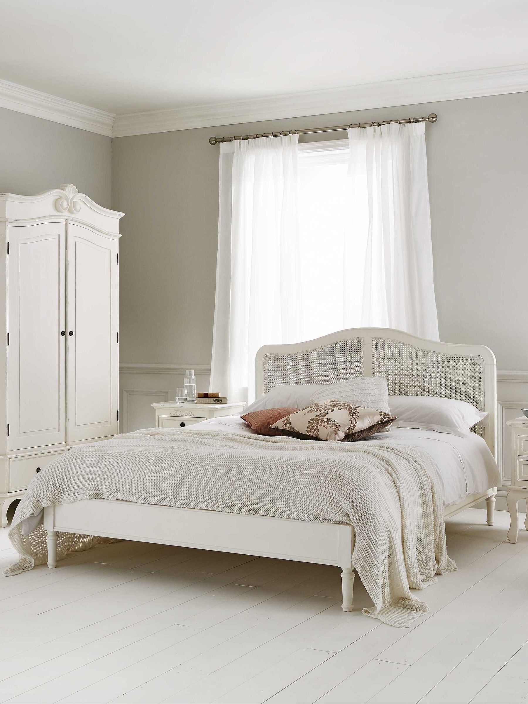 Ho Nai Painted Wood King Size Bedframe With High Footend - Image 3