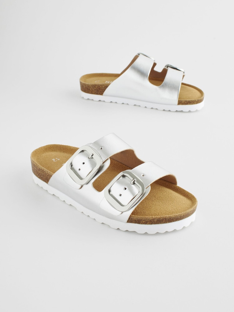 Silber-Metallic - Sandalen mit Korkfußbett und zwei Riemen - Bild 1 von 7 Silber-Metallic - Sandalen mit Korkfußbett und zwei Riemen - Bild 1 von 7