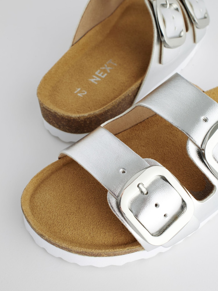 Silber-Metallic - Sandalen mit Korkfußbett und zwei Riemen - Bild 7 von 7
