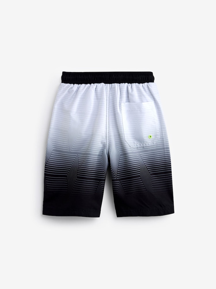 Schwarz/Weiß - Badeshorts (3–16 J.) - Bild 2 von 3