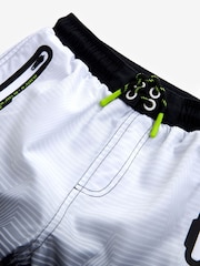 Schwarz/Weiß - Badeshorts (3–16 J.) - Bild 3 von 3