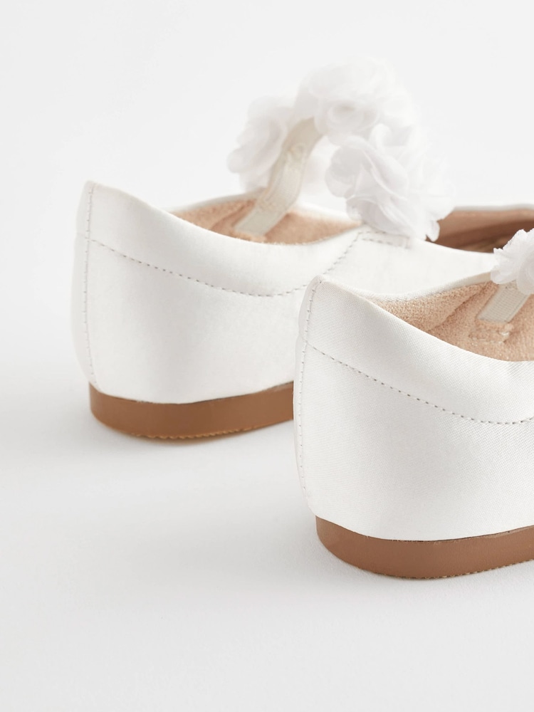 Weiß - Festliche Schuhe mit Ansteckblume - Bild 5 von 5 Weiß - Festliche Schuhe mit Ansteckblume - Bild 5 von 5