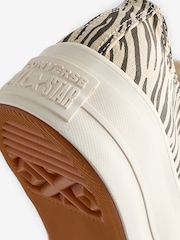 أحذية رياضية منخفضة طبعة جلد الفهد موديل Chuck Taylor All Star Lift Ox من Converse - صورة 14 من 16