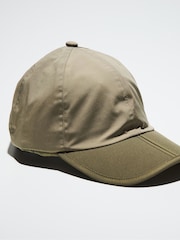 Sealskinz Outwell Waterproof Foldable Peak Cap With Neck Protector - Image 1 of 5