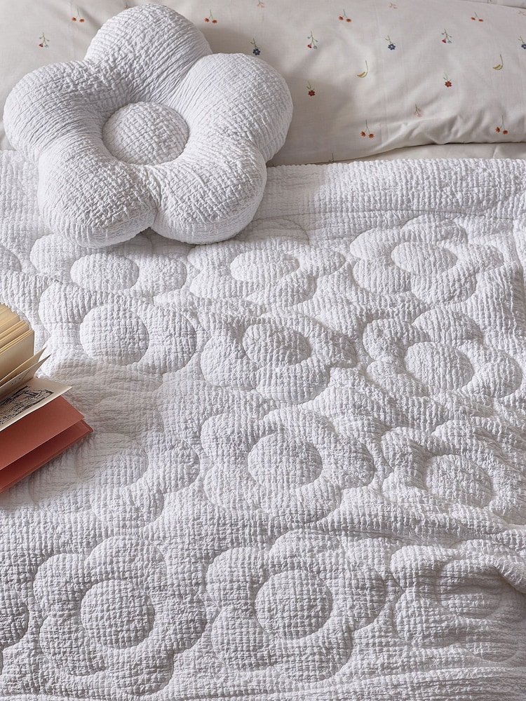 White Textured 100% Cotton Quilted Daisy Throw - Image 2 of 6
