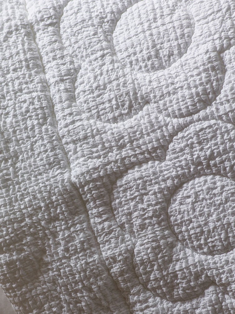 White Textured 100% Cotton Quilted Daisy Throw - Image 4 of 6