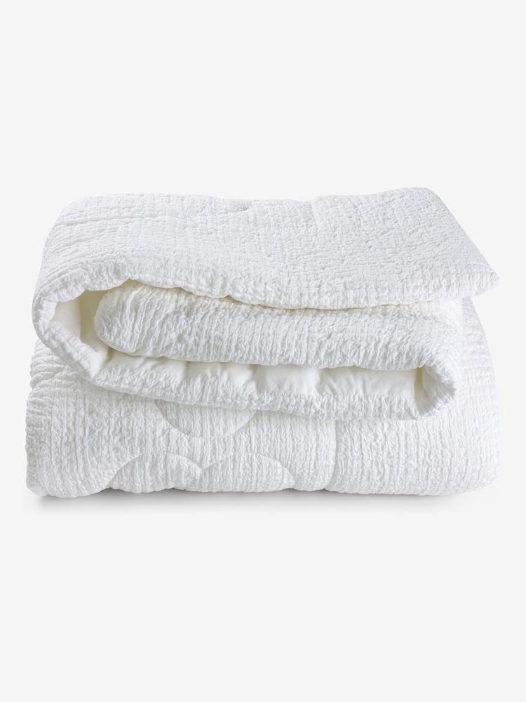 White Textured 100% Cotton Quilted Daisy Throw - Image 6 of 6