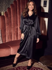 Черное атласное платье с запахом Myleene Klass - Image 1 of 6