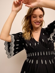 Schwarz - Umstandsmode Kleid mit Lochstickerei - Bild 5 von 8