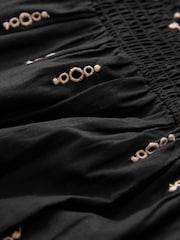 Schwarz - Umstandsmode Kleid mit Lochstickerei - Bild 8 von 8