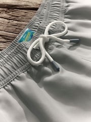 Eisgrau - Essential Badeshorts - Bild 8 von 10