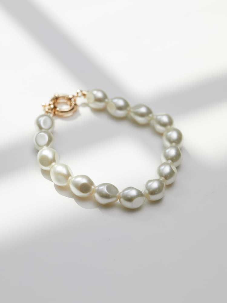 Jon Richard Silver Polished And Pearl Oval Link Y Drop Necklace - Image 1 of 3 Jon Richard Silver Polished And Pearl Oval Link Y Drop Necklace - Image 1 of 3