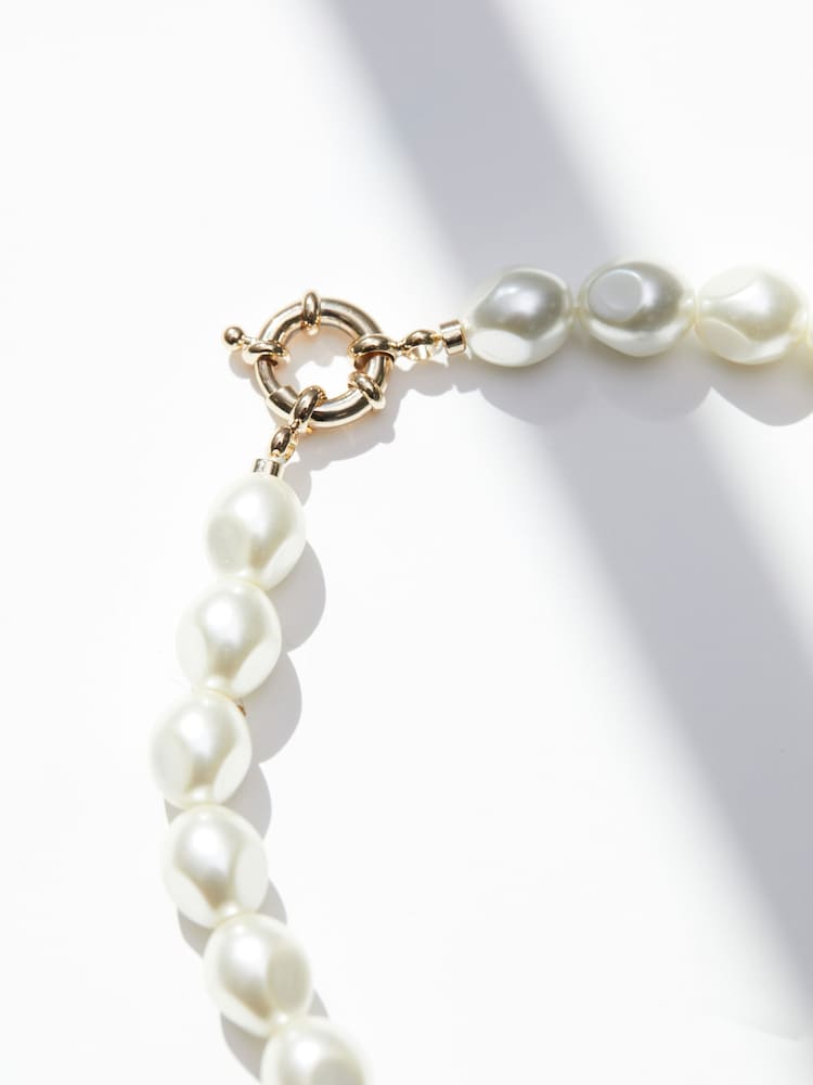 Jon Richard Gold Plated Round Pearl Station Y Drop Necklace - Image 3 of 3 Jon Richard Gold Plated Round Pearl Station Y Drop Necklace - Image 3 of 3