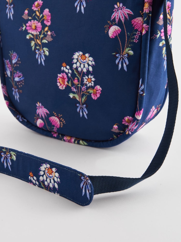 حقيبة ماسنجر كبيرة مقوسة من Cath Kidston - Image 12 of 13
