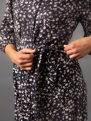 فستان متوسط الطول لون أسود مورد Ariana ملابس Lakeland - صورة 8 من 8