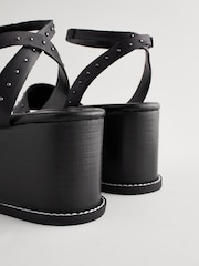 Schwarz - Forever Comfort Lederschuhe mit Nieten und Keilabsatz - Bild 5 von 8