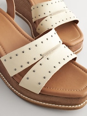 Knochen - Forever Comfort Lederschuhe mit Nieten und Keilabsatz - Bild 6 von 8