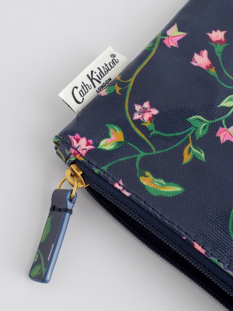 Marineblau mit floralem Muster - Cath Kidston, flache Geldbörse mit Reißverschluss aus 100 % Baumwolle - Bild 3 von 3 Marineblau mit floralem Muster - Cath Kidston, flache Geldbörse mit Reißverschluss aus 100 % Baumwolle - Bild 3 von 3