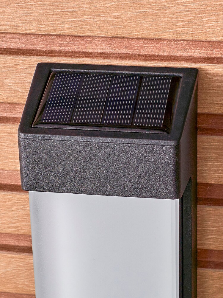 BHS Black Wistow Solar LED Wall Light 10Lm - Image 2 of 4