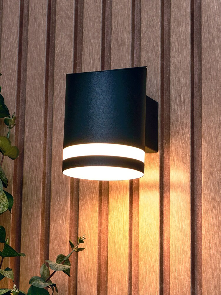 BHS Black Trimdon Solar LED Wall Light 100Lm - Image 1 of 3