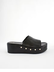 Schwarz - Forever Comfort® Pantoletten mit Keilabsatz und Nieten - Bild 2 von 7