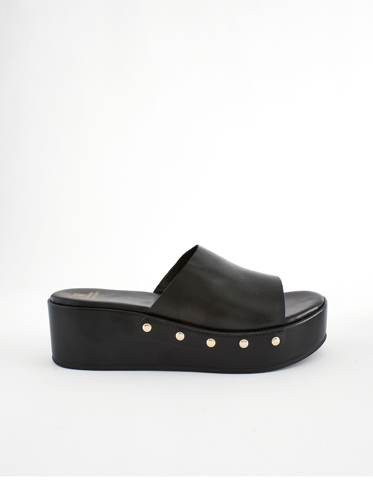Schwarz - Forever Comfort® Pantoletten mit Keilabsatz und Nieten - Bild 2 von 7 Schwarz - Forever Comfort® Pantoletten mit Keilabsatz und Nieten - Bild 2 von 7