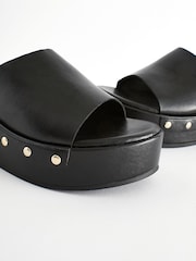 Schwarz - Forever Comfort® Pantoletten mit Keilabsatz und Nieten - Bild 6 von 7