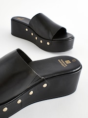 Schwarz - Forever Comfort® Pantoletten mit Keilabsatz und Nieten - Bild 7 von 7