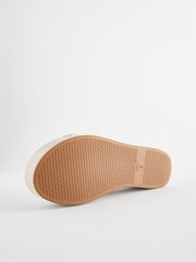 Knochen - Forever Comfort® Pantoletten mit Keilabsatz und Nieten - Bild 5 von 8
