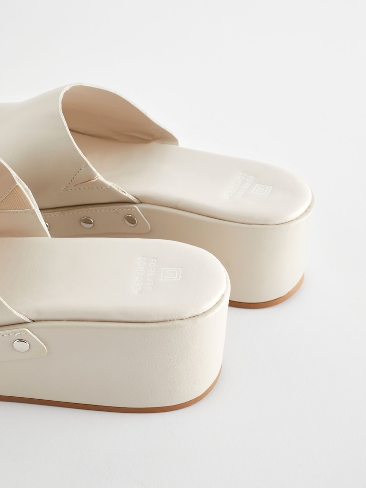 Knochen - Forever Comfort® Pantoletten mit Keilabsatz und Nieten - Bild 8 von 8 Knochen - Forever Comfort® Pantoletten mit Keilabsatz und Nieten - Bild 8 von 8