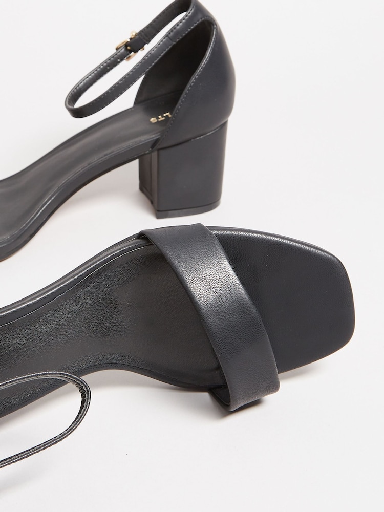 Long Tall Sally PU-Sandalen mit Blockabsatz - Bild 5 von 5 Long Tall Sally PU-Sandalen mit Blockabsatz - Bild 5 von 5